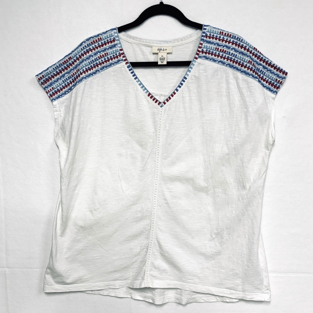 Style & Co. V-Neck T-Shirt, Sz XL, Slub Cotton Knit White w Red Blue Embroidery